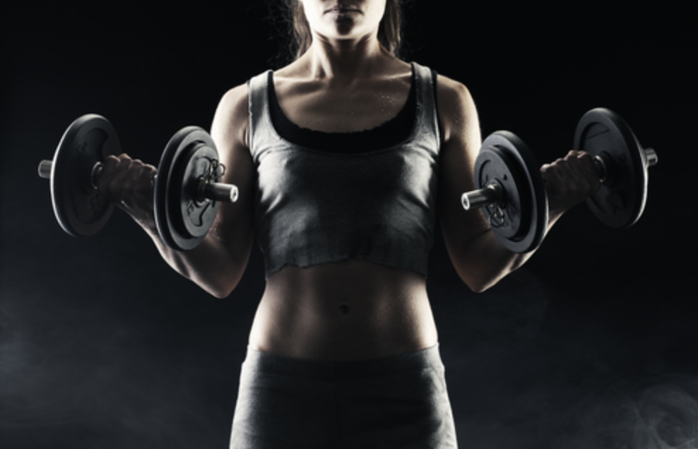 5 motivi per cui il sollevamento pesi dovrebbe essere parte del tuo allenamento